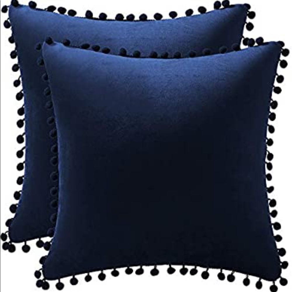 NWOT 25x25 pillow cases (2)